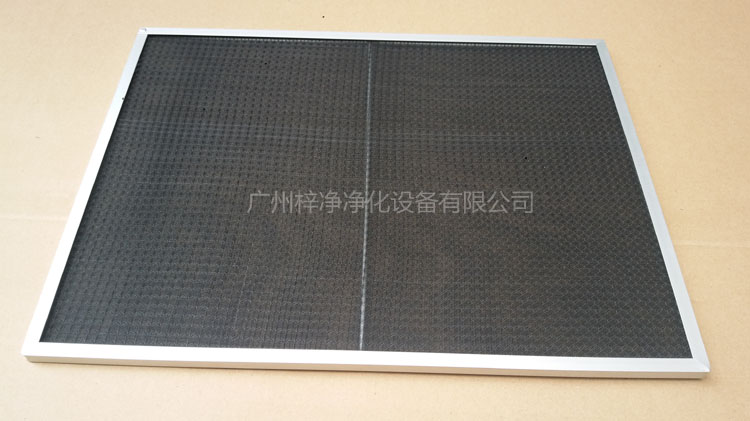 尼龍網(wǎng)初效過濾器骨架采用直徑為6mm的鐵絲焊接處理,目的防止過濾器變形。